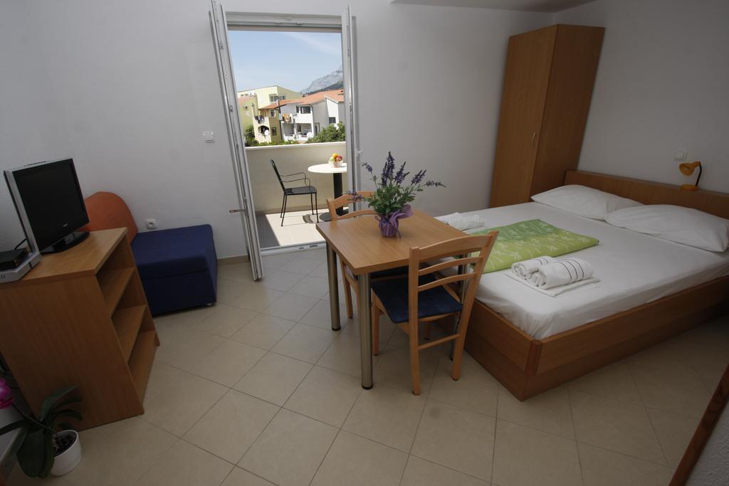 Apartments Neva Makarska Oda fotoğraf