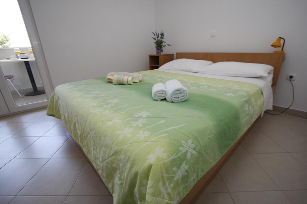 Apartments Neva Makarska Oda fotoğraf