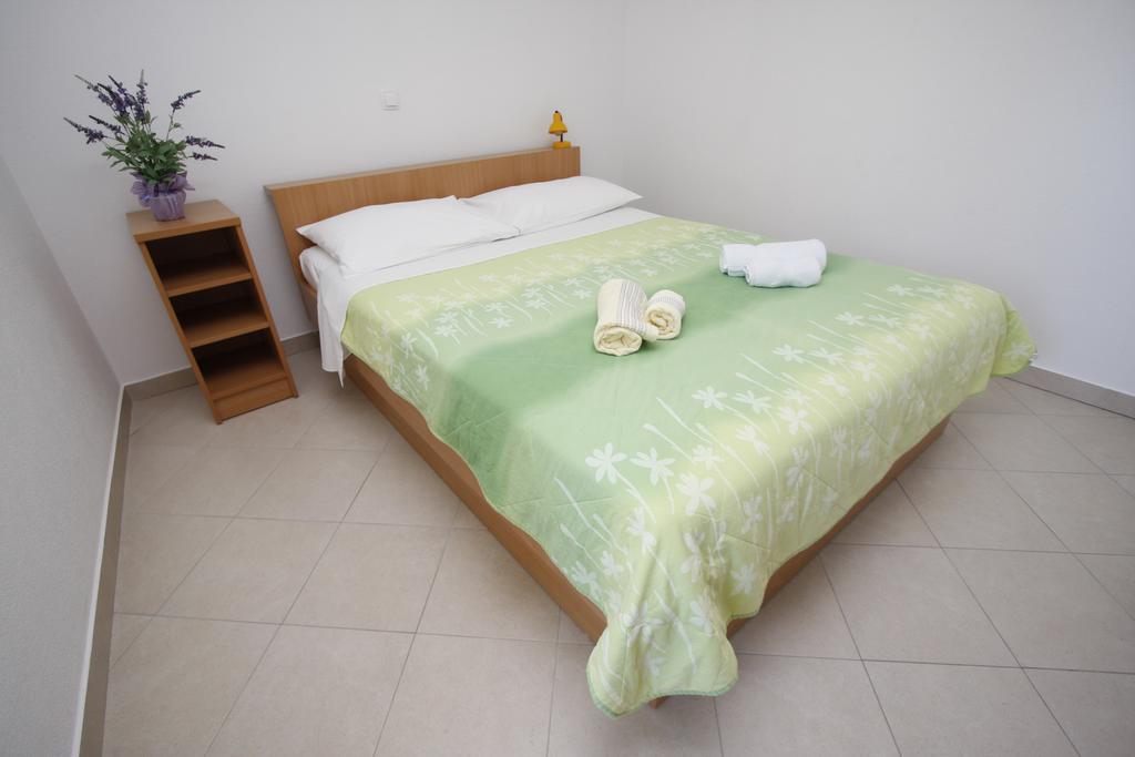 Apartments Neva Makarska Oda fotoğraf
