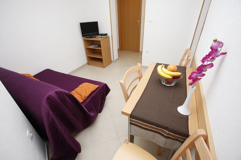 Apartments Neva Makarska Oda fotoğraf