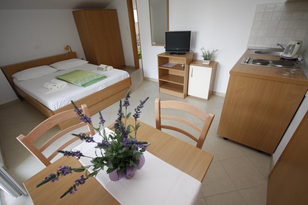 Apartments Neva Makarska Oda fotoğraf