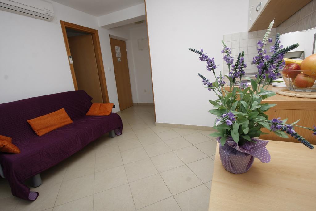 Apartments Neva Makarska Oda fotoğraf